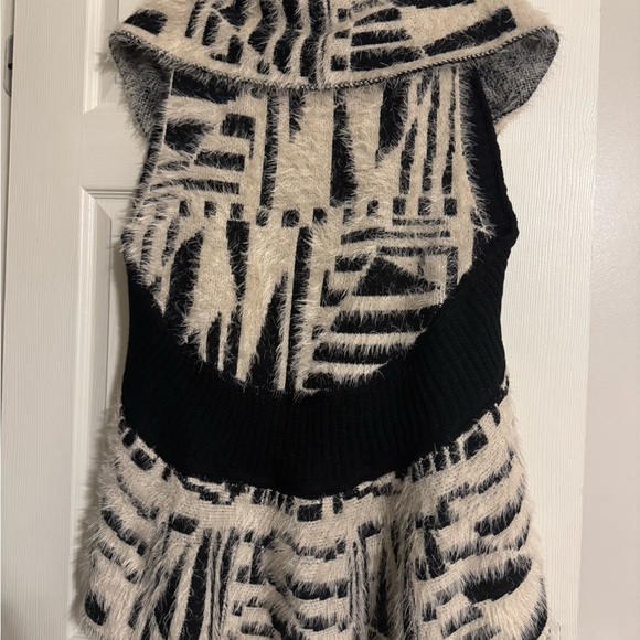 Liquid by Sioni 2X Circle Sweater Faux Fur Shrug Black Camel Soft - Picture 5 of 8